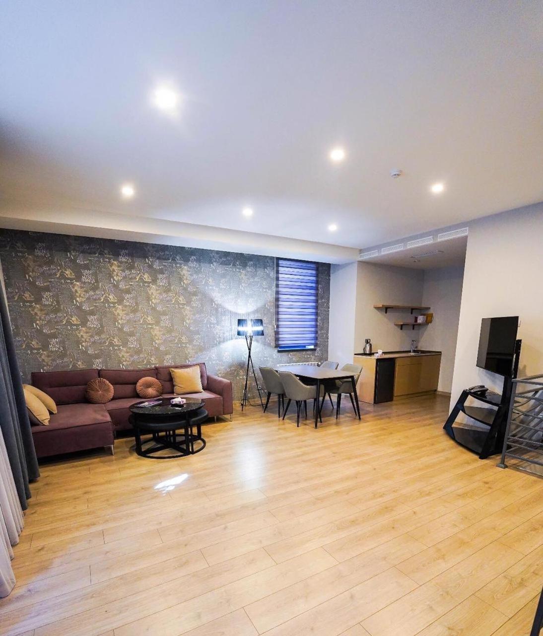 Park Avenue Hotel 예레반 외부 사진