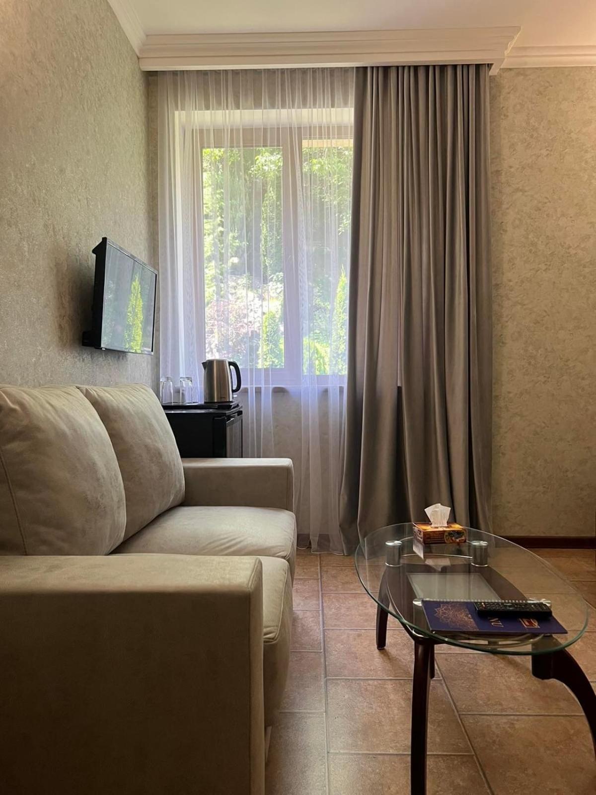 Park Avenue Hotel 예레반 외부 사진