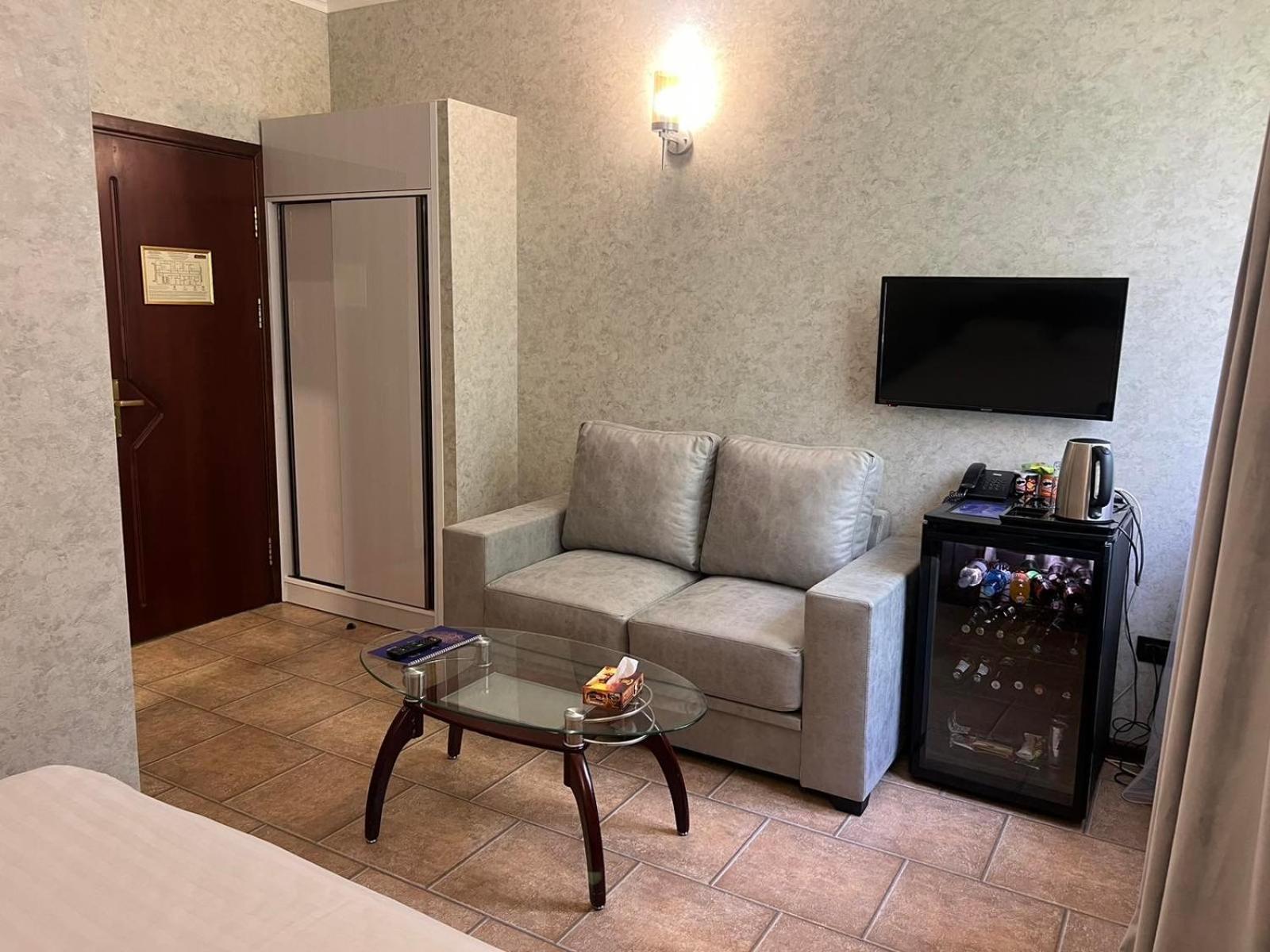 Park Avenue Hotel 예레반 외부 사진