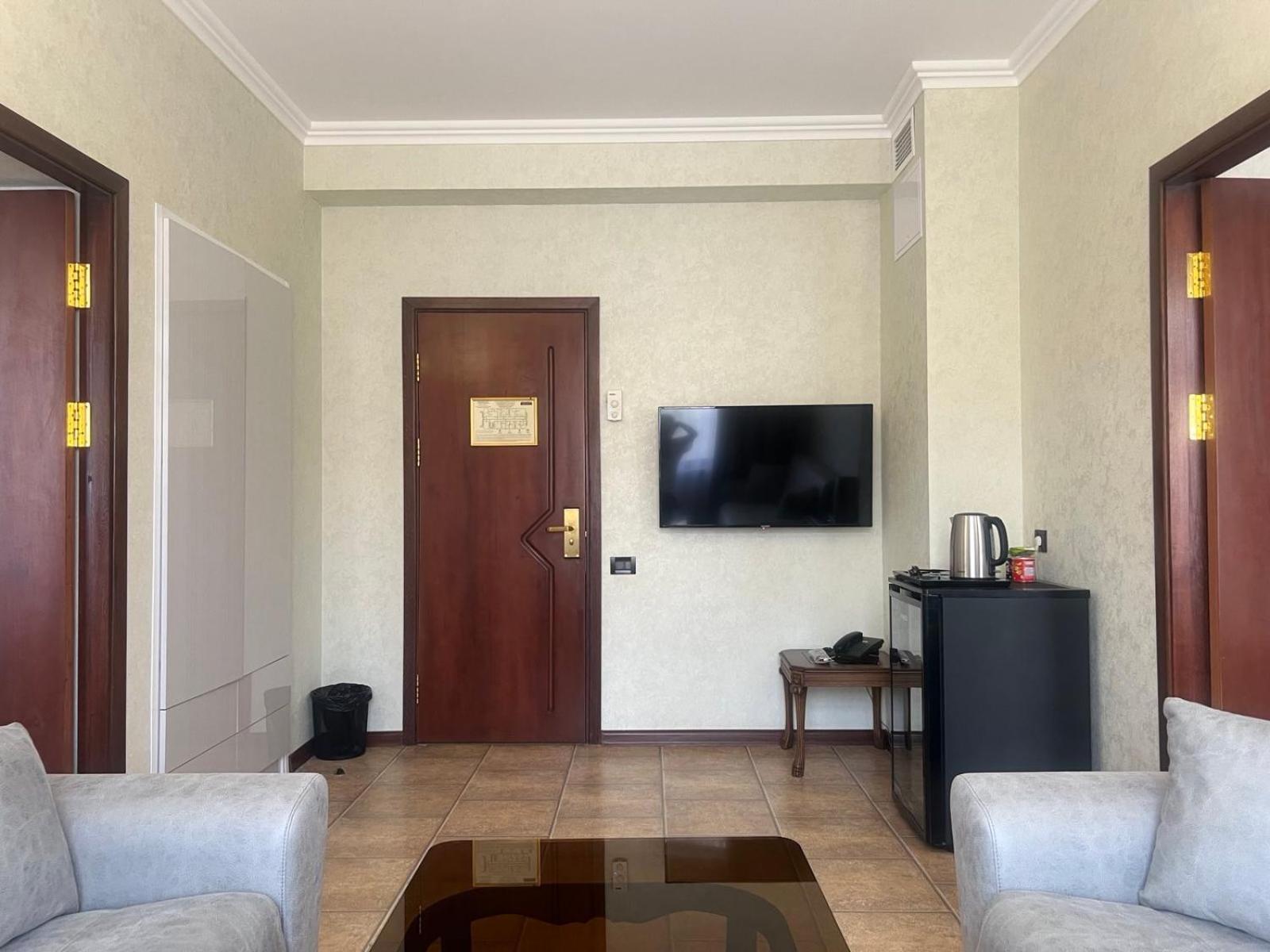 Park Avenue Hotel 예레반 외부 사진
