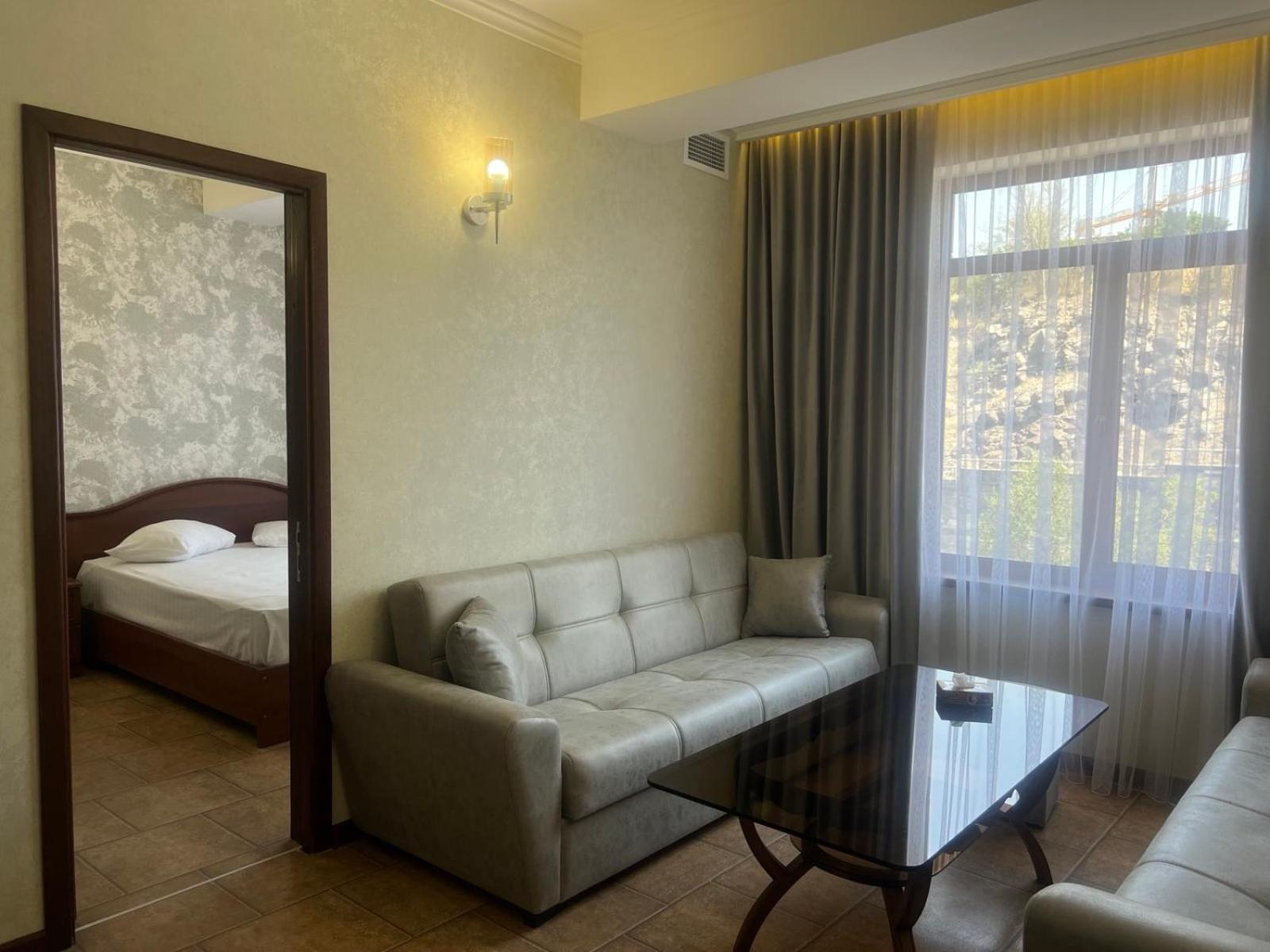 Park Avenue Hotel 예레반 외부 사진