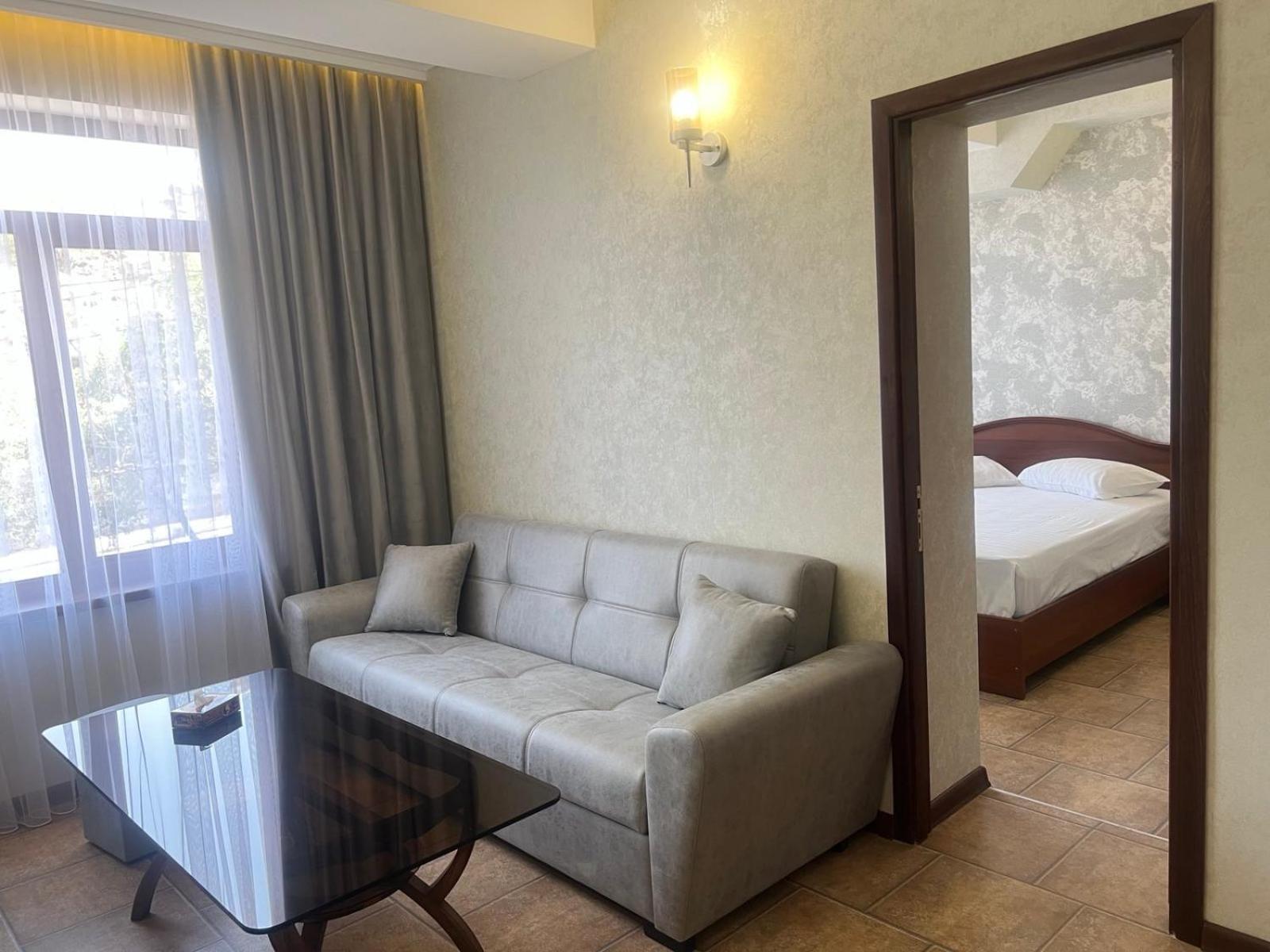 Park Avenue Hotel 예레반 외부 사진