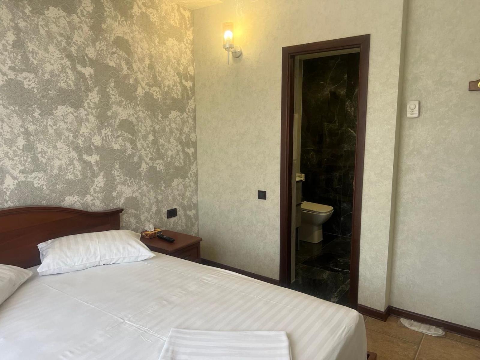 Park Avenue Hotel 예레반 외부 사진