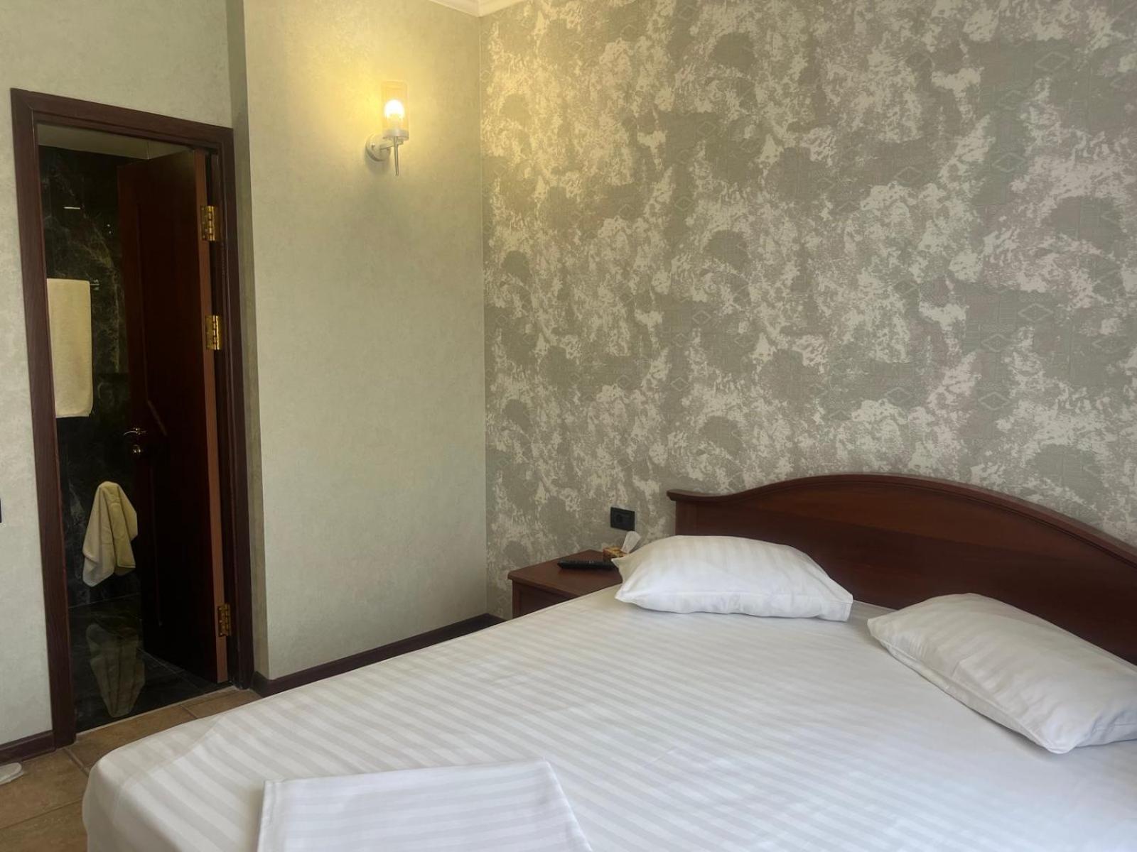Park Avenue Hotel 예레반 외부 사진