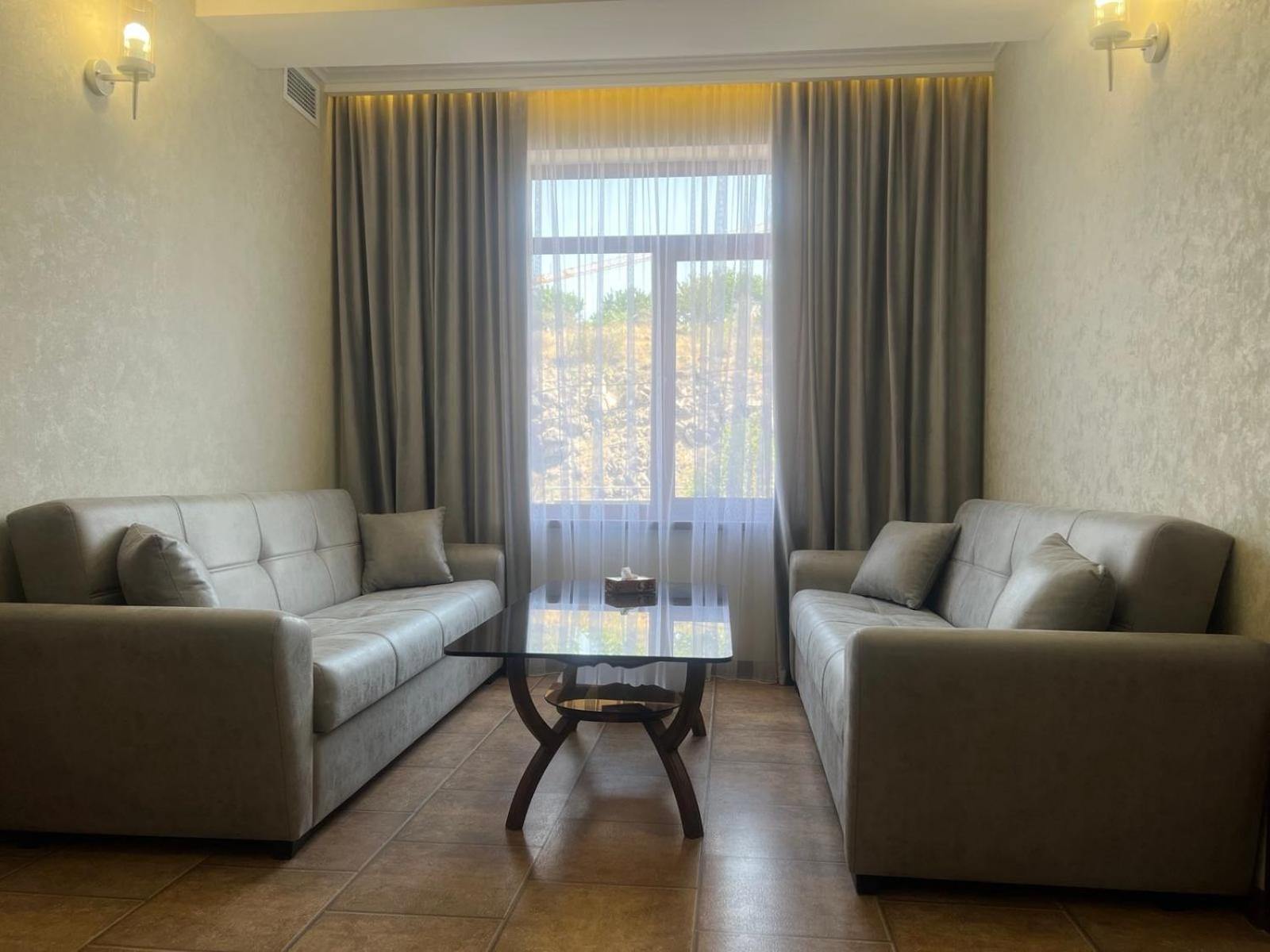 Park Avenue Hotel 예레반 외부 사진