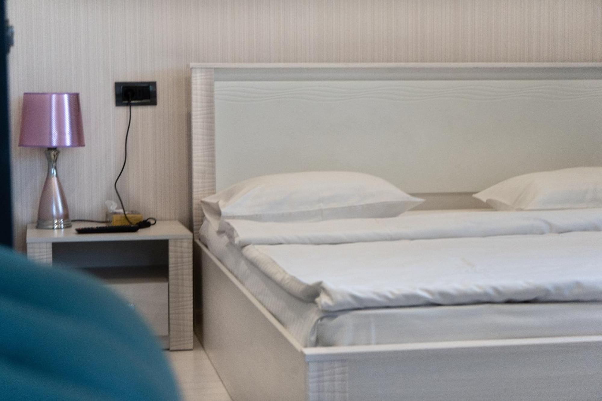 Park Avenue Hotel 예레반 외부 사진