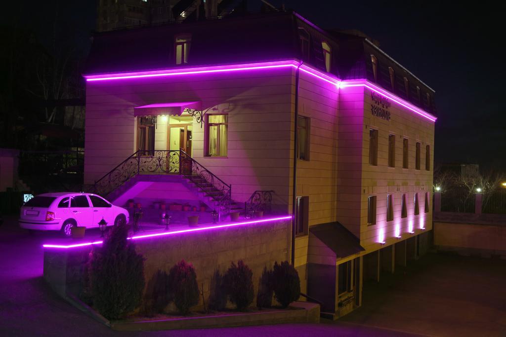 Park Avenue Hotel 예레반 외부 사진